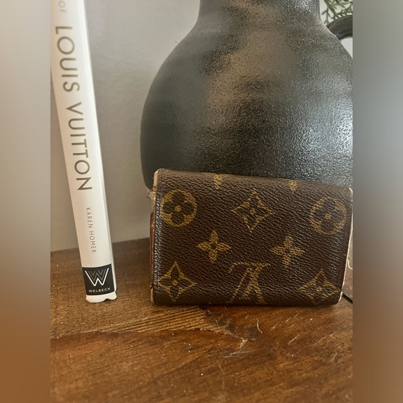 Louis Vuitton Key Case - Picture 2 of 8